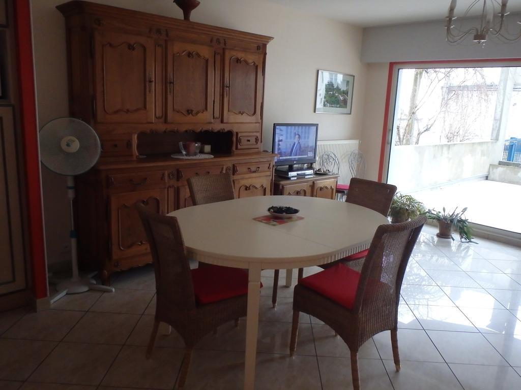 Le Moulin Des Pres Avec Terrasse Apartment Vesoul Cameră foto